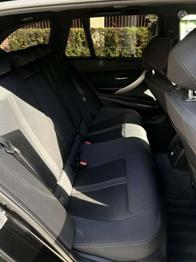 BMW 320, universalas