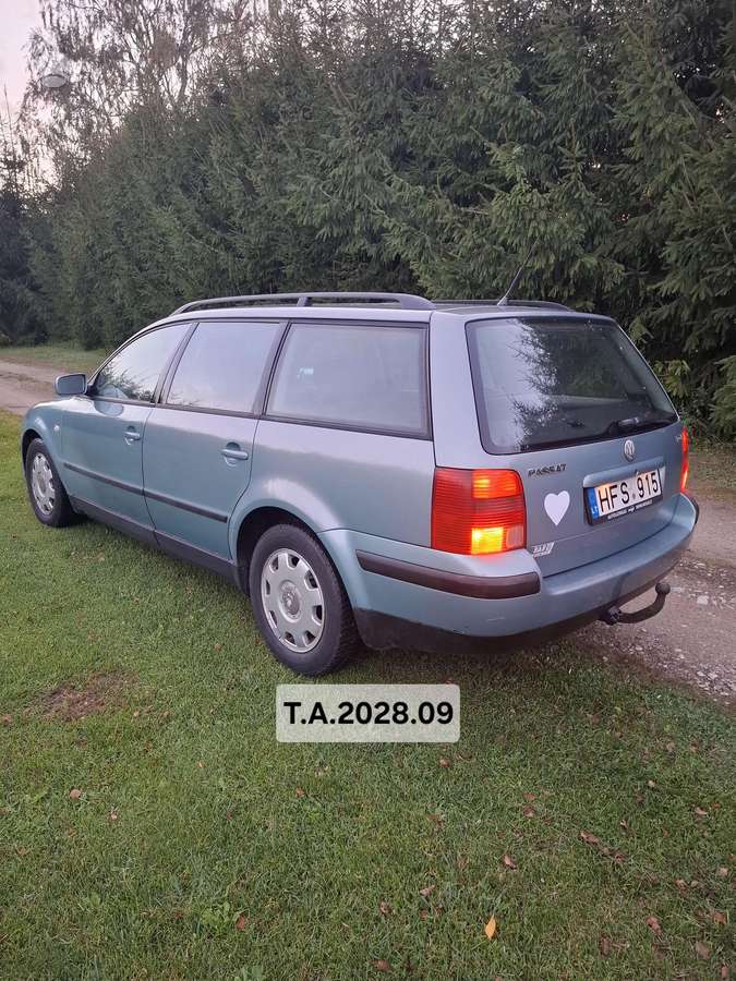 Volkswagen Passat - 1