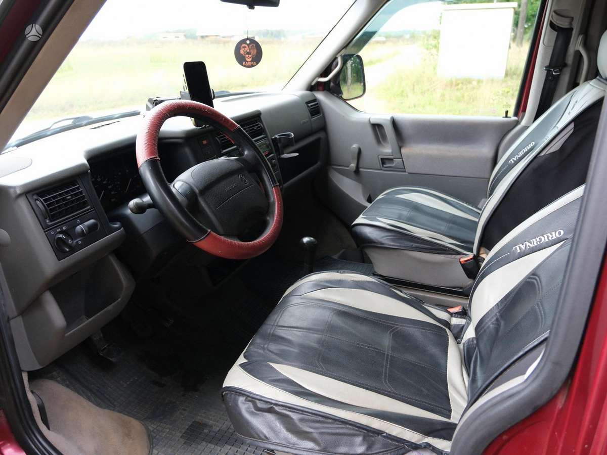 Volkswagen Caravelle - 10