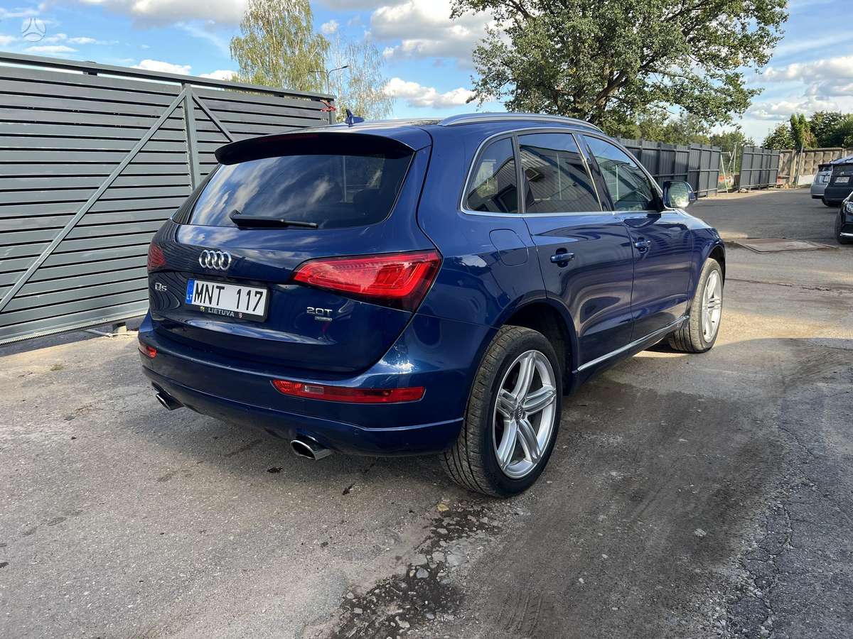 Audi Q5, 2.0 l., off-road / crossover