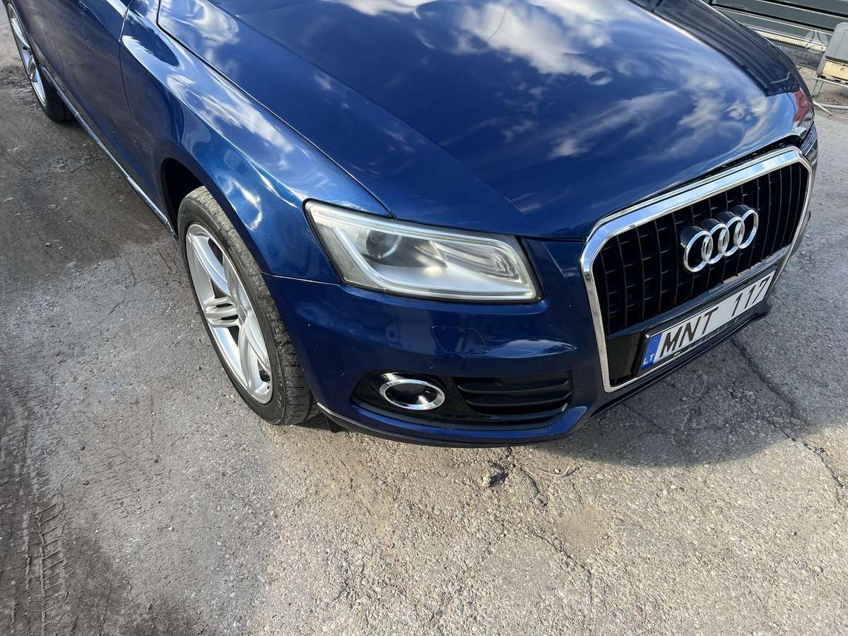 Audi Q5, 2.0 l., off-road / crossover