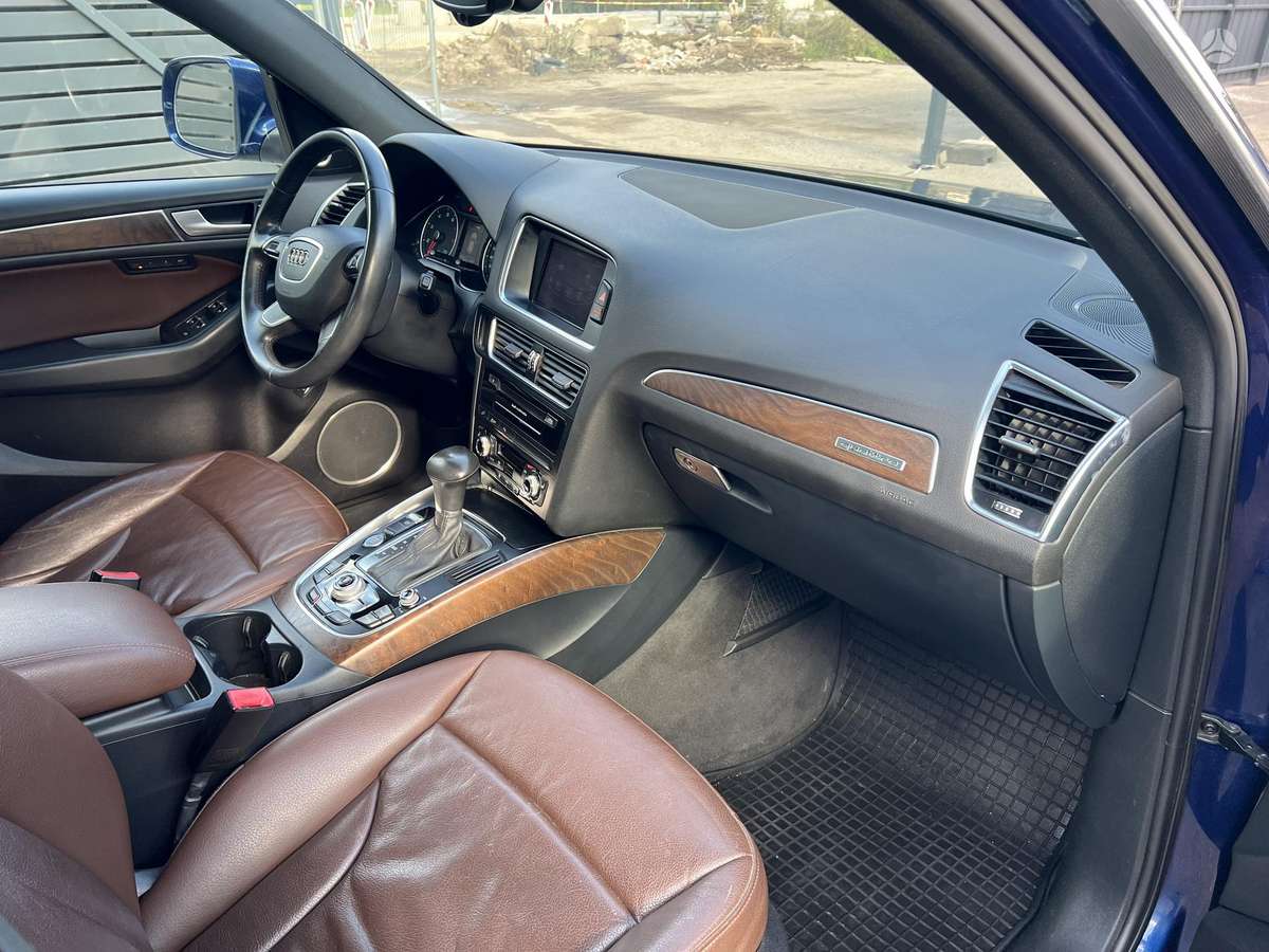Audi Q5, 2.0 l., off-road / crossover