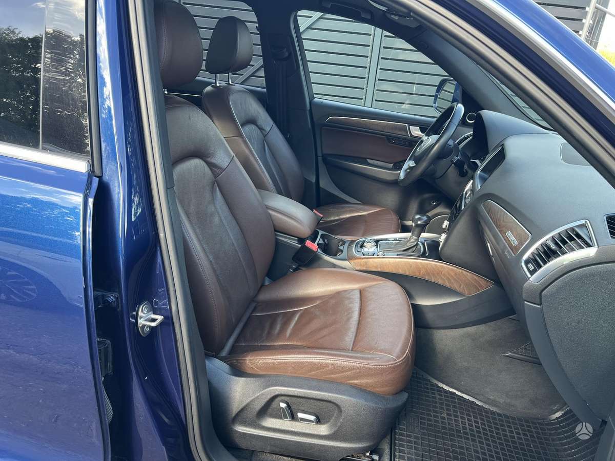 Audi Q5, 2.0 l., off-road / crossover
