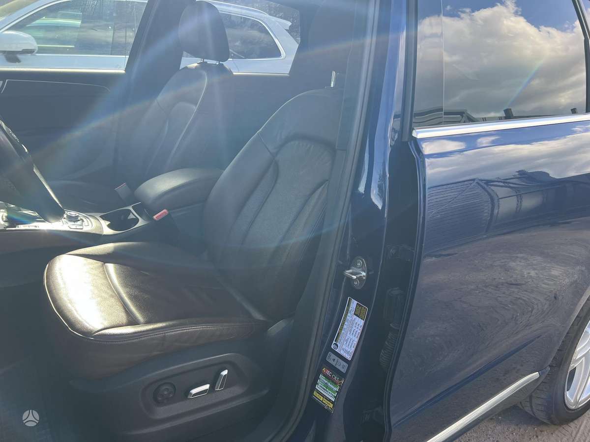 Audi Q5, 2.0 l., off-road / crossover