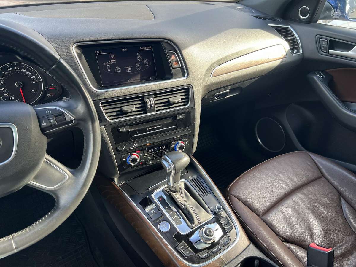 Audi Q5, 2.0 l., off-road / crossover