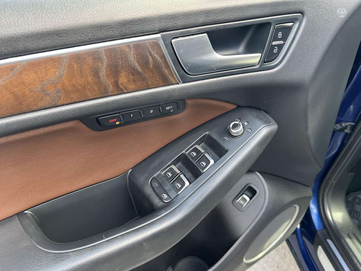 Audi Q5, 2.0 l., off-road / crossover