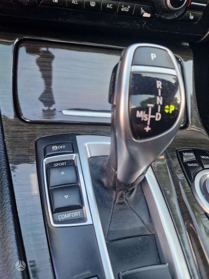 BMW 550, 4.4 l., Седан