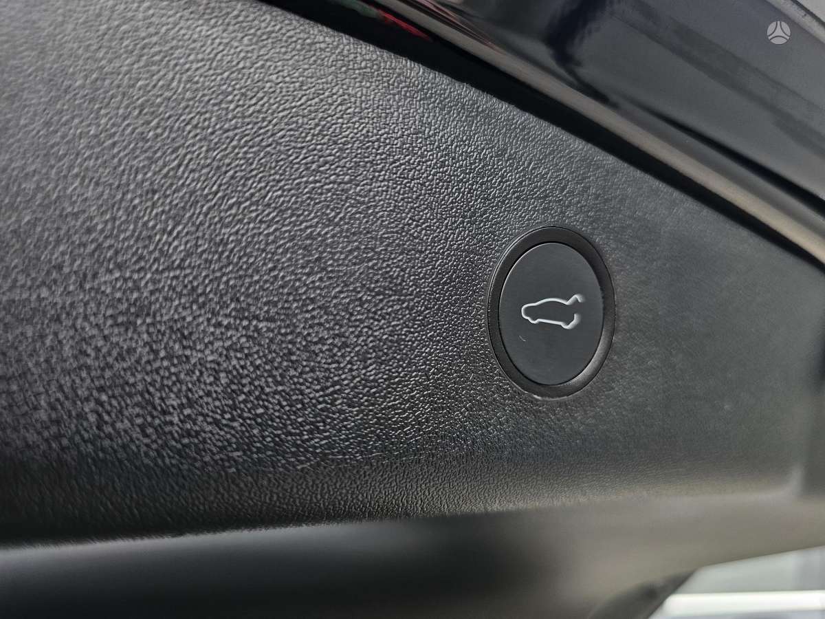 Tesla Model 3 - 8