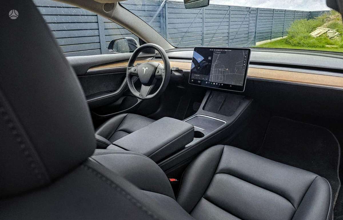 Tesla Model 3 - 5