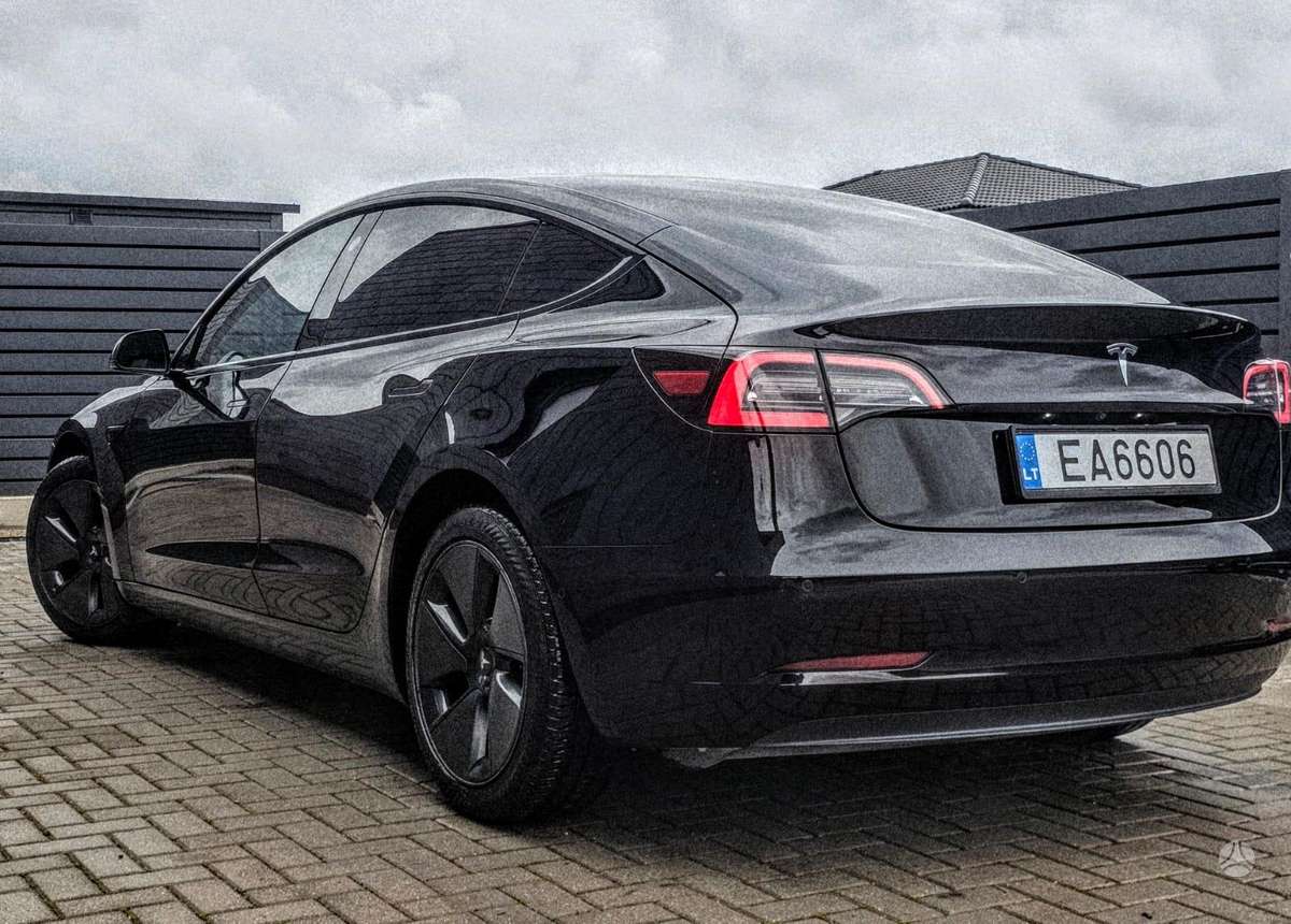 Tesla Model 3 - 3