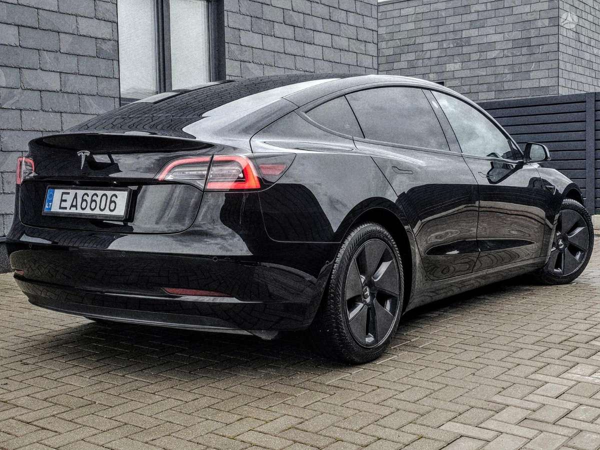 Tesla Model 3 - 4