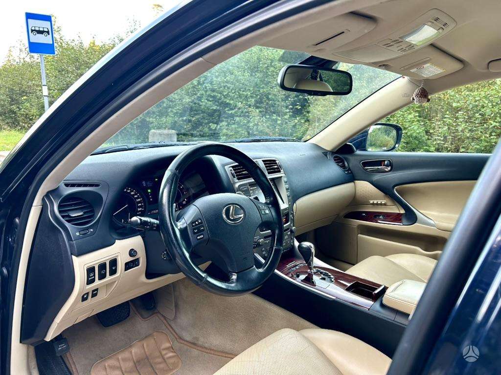 Lexus IS 250 - 12