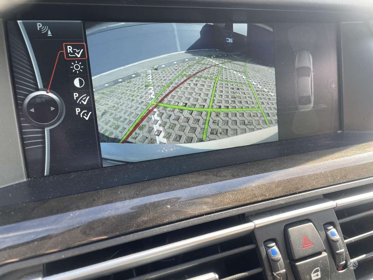 BMW 740, saloon / sedan