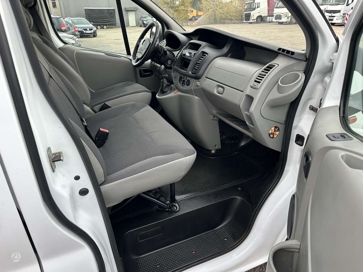 Opel Vivaro - 11