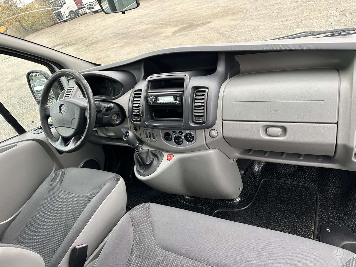Opel Vivaro - 12