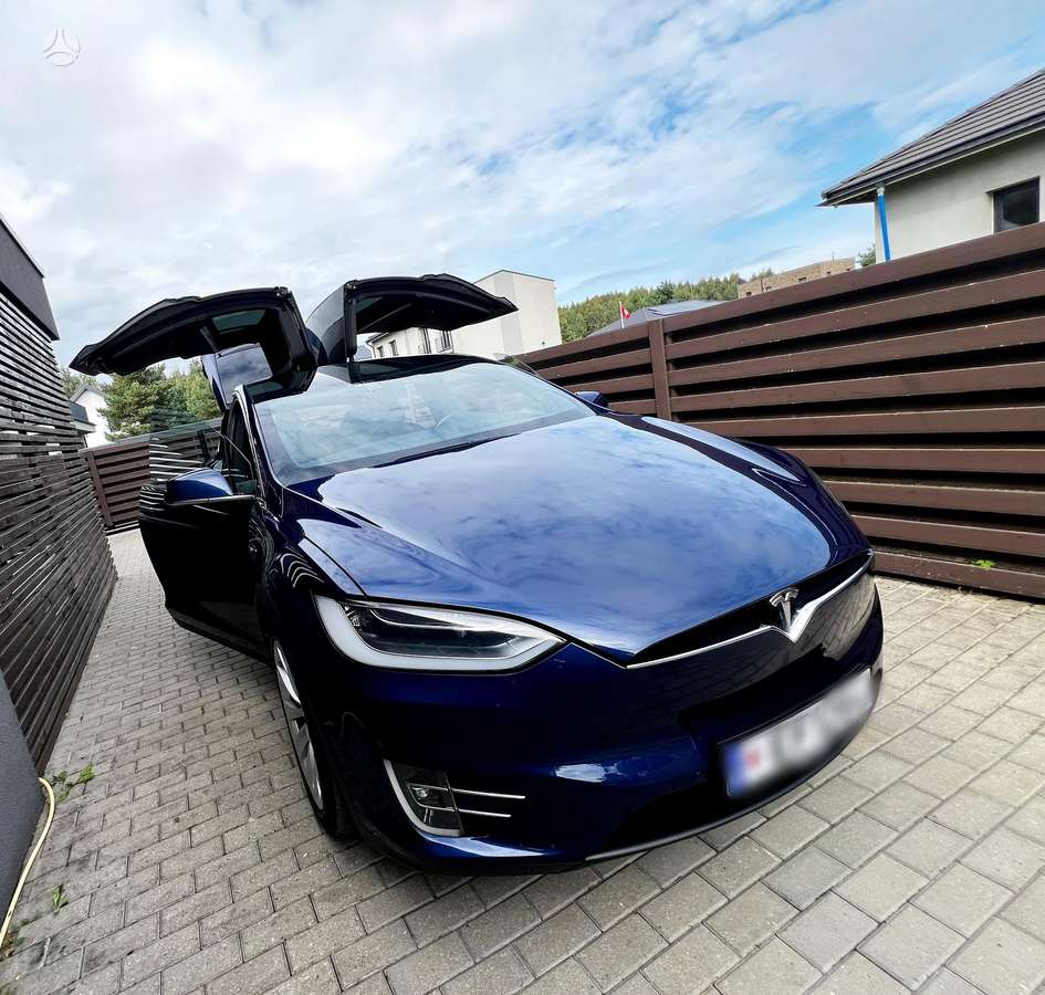 Tesla Model X - 1