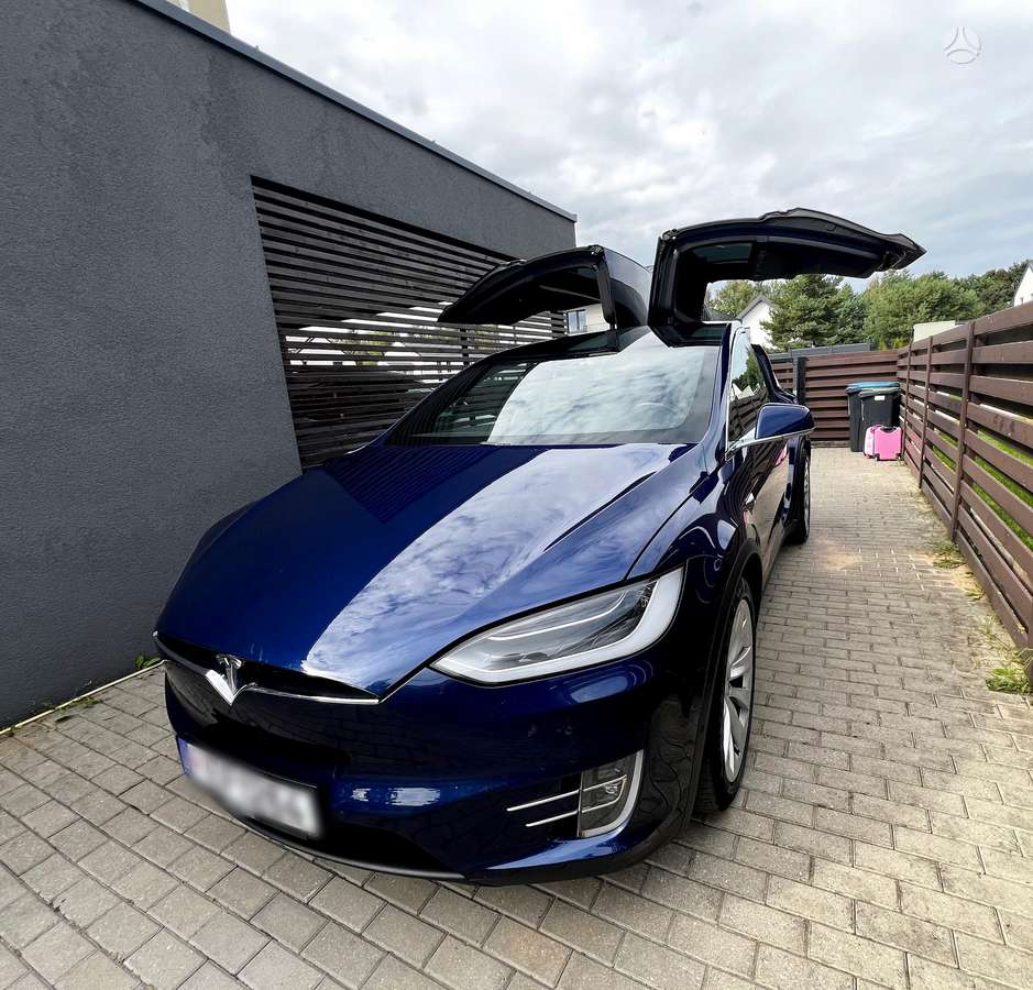 Tesla Model X - 2
