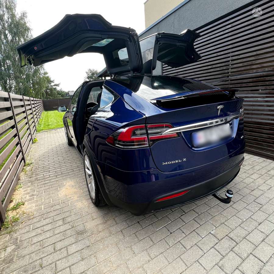 Tesla Model X - 3
