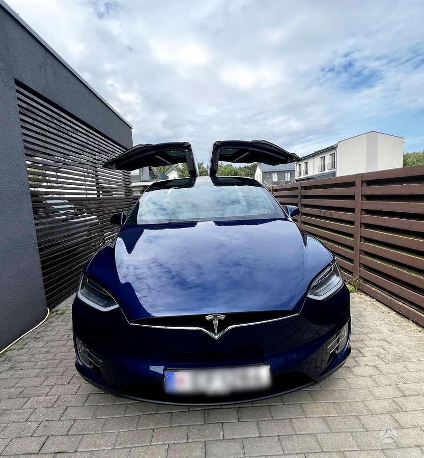 Tesla Model X - 5