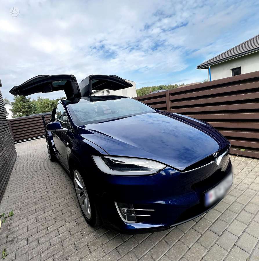 Tesla Model X - 6