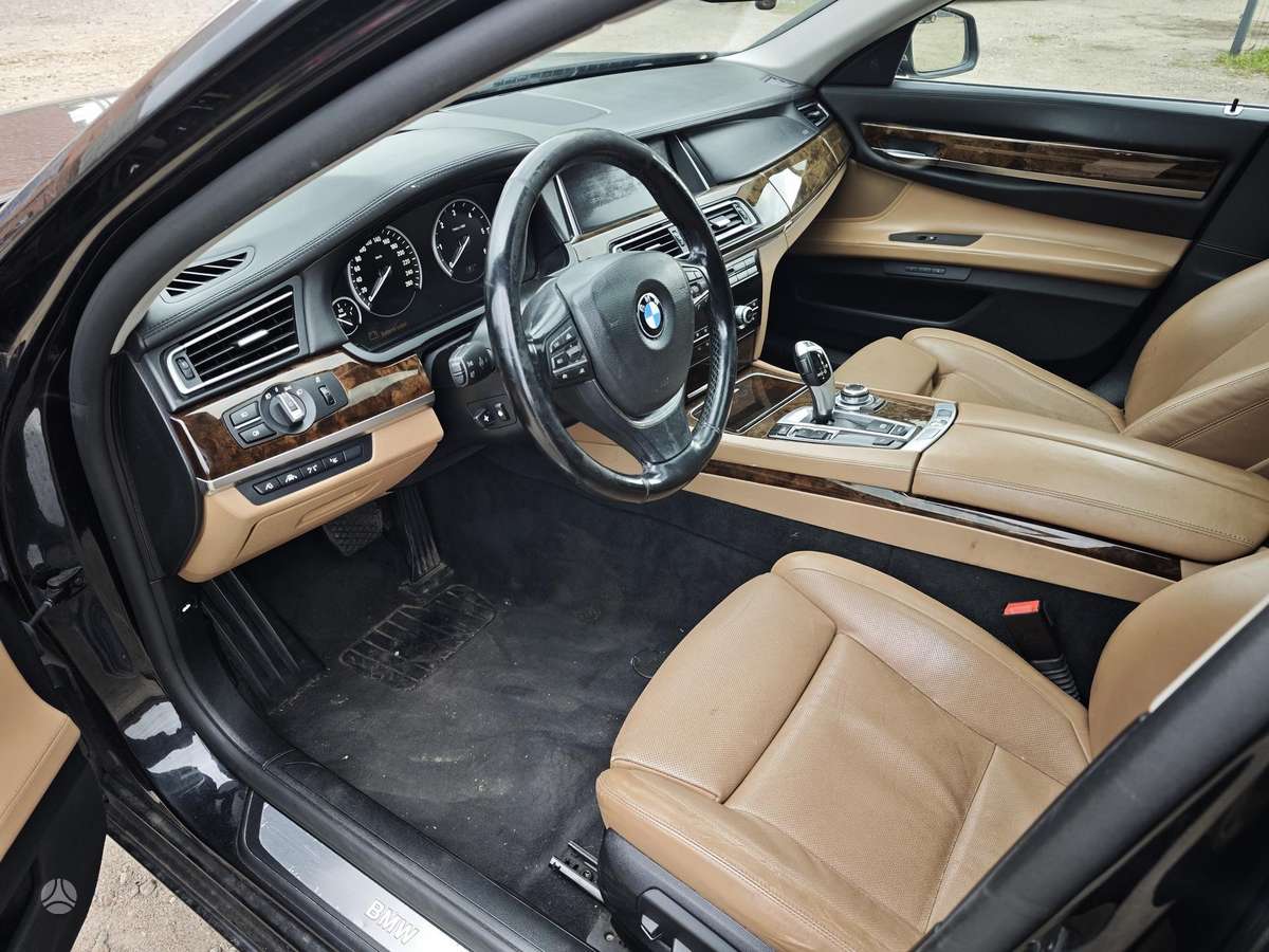 BMW 730, 3.0 l., Седан