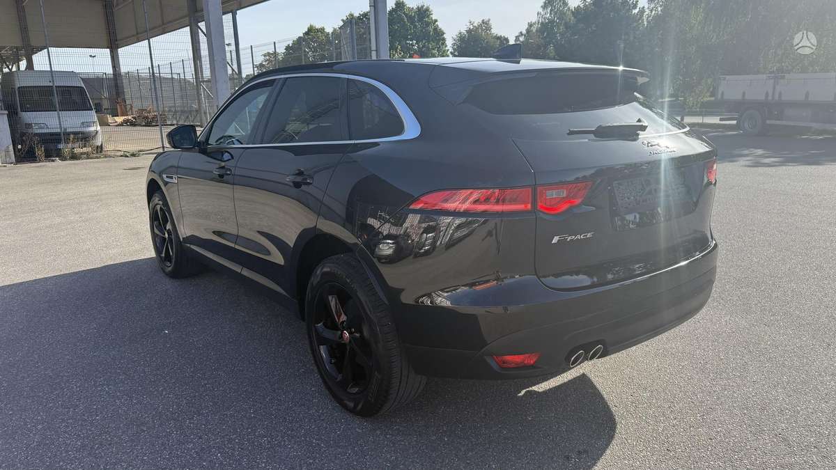 Jaguar F-Pace - 9