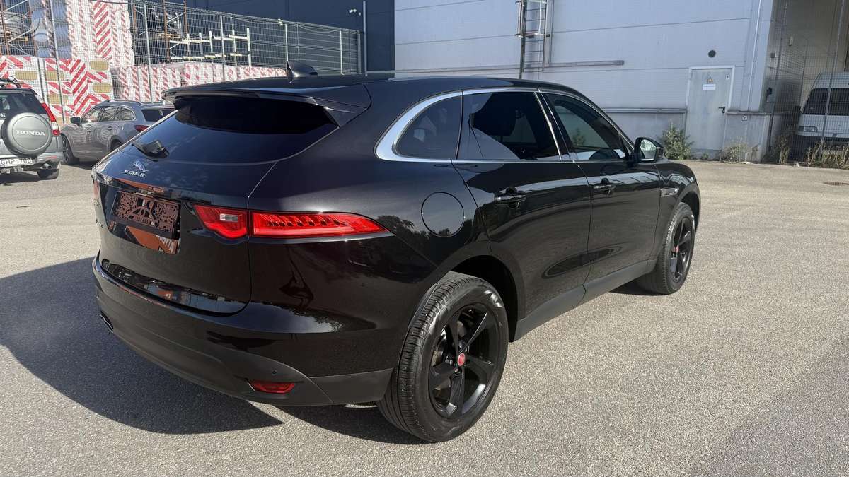 Jaguar F-Pace - 8