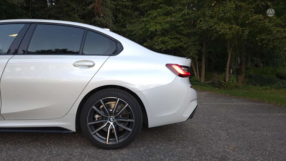 BMW 330, 2.0 l., Седан