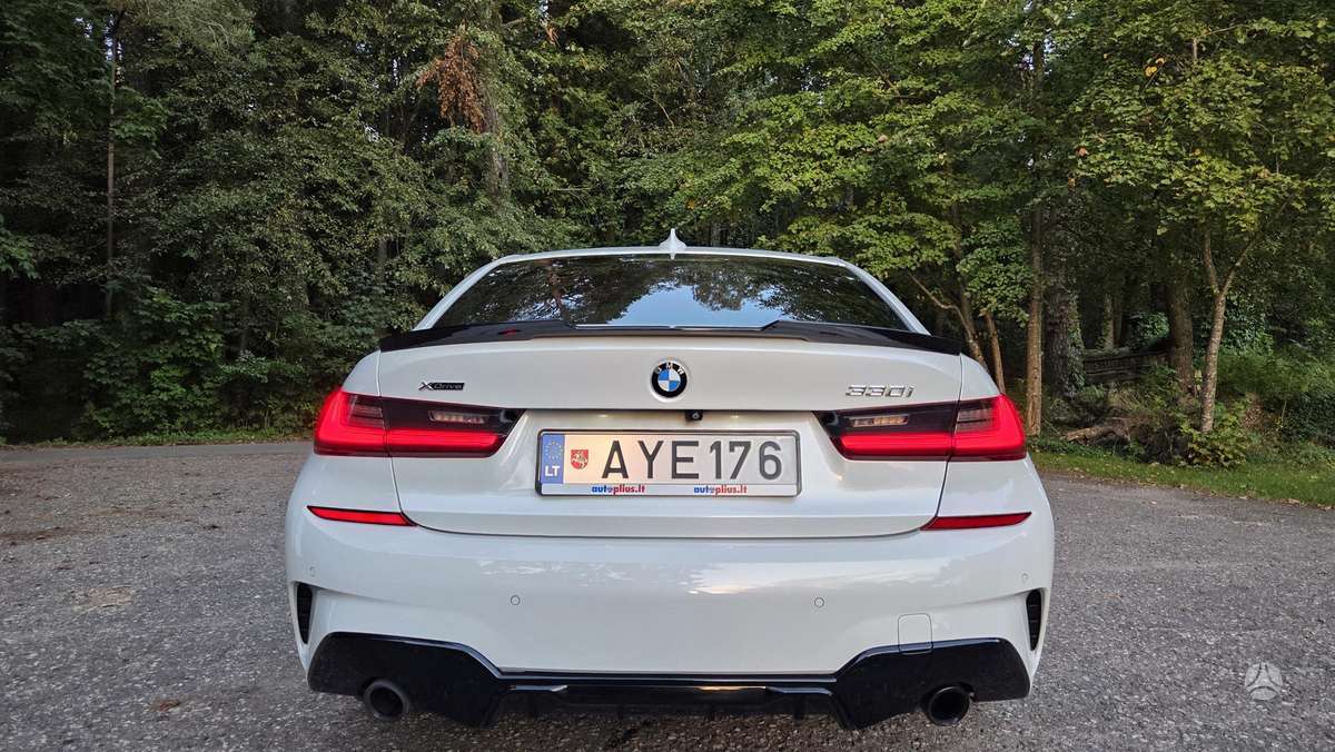 BMW 330, 2.0 l., Седан