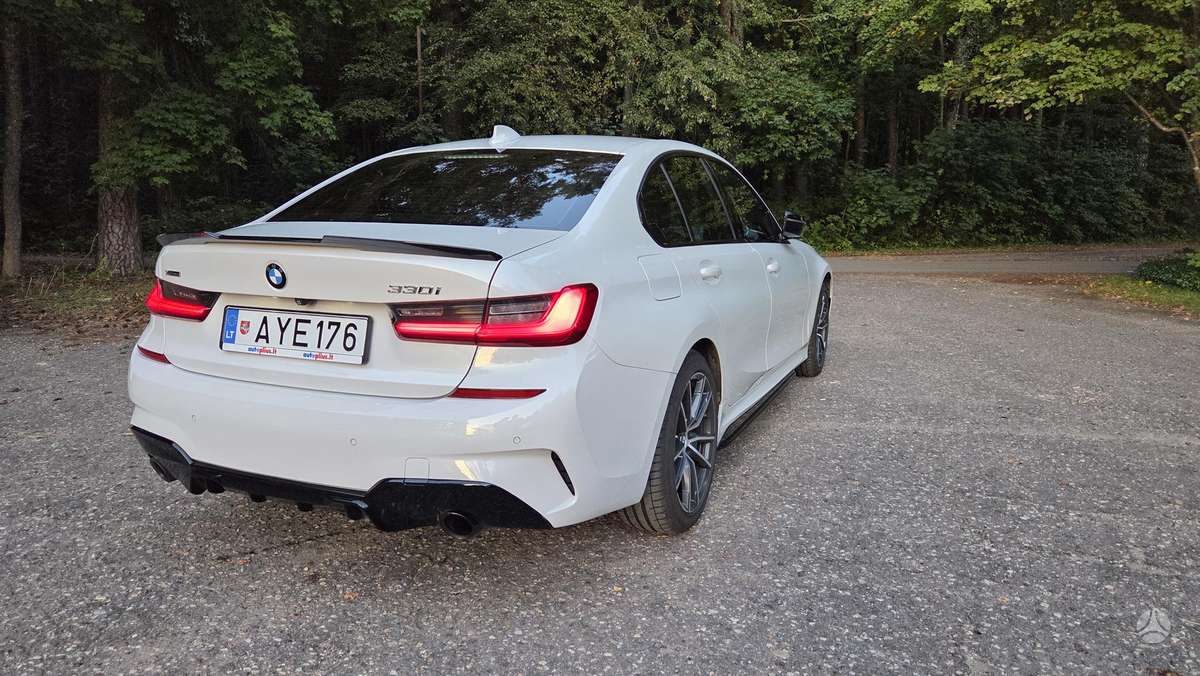 BMW 330, 2.0 l., Седан