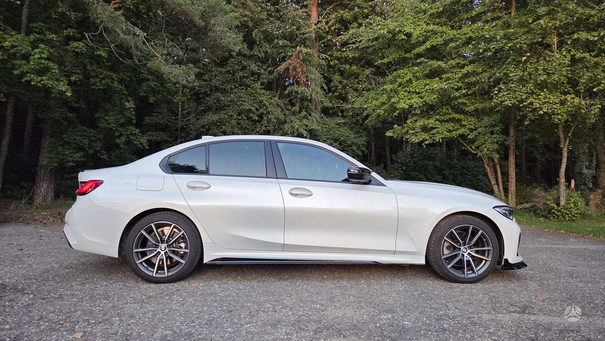 BMW 330, 2.0 l., Седан