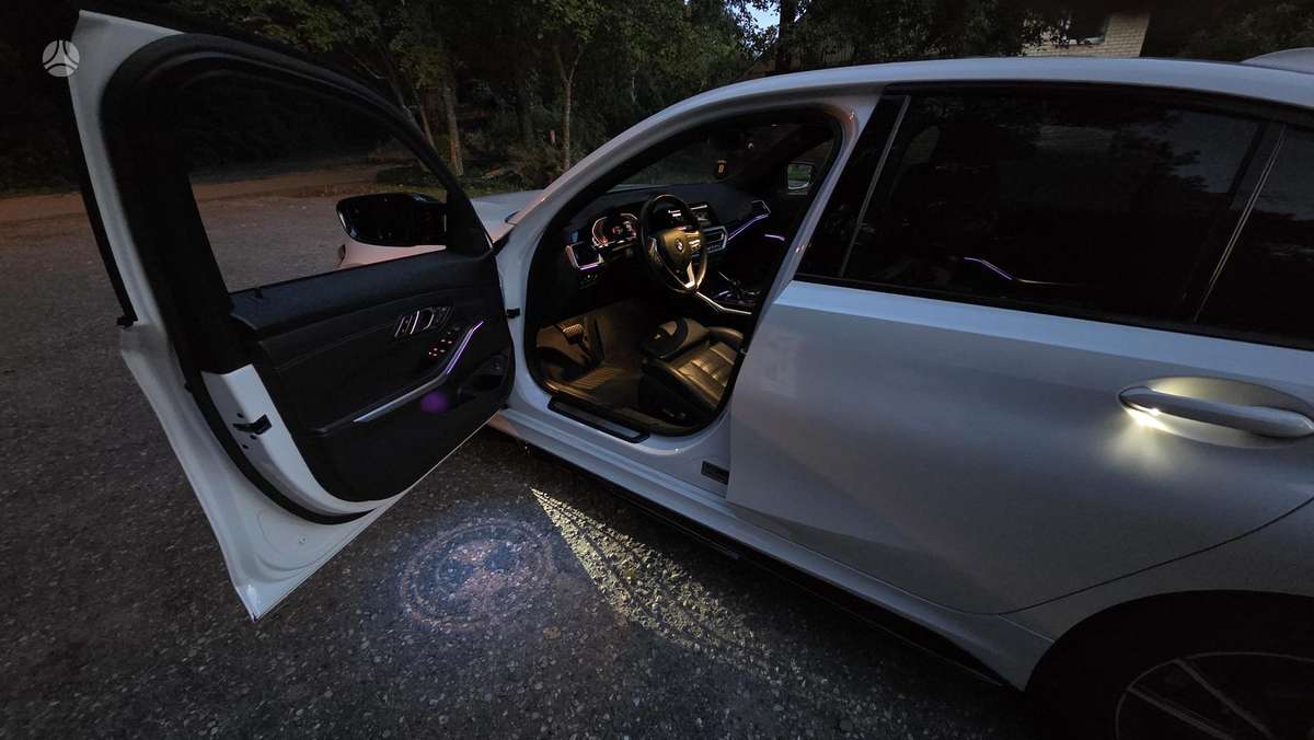BMW 330, 2.0 l., Седан