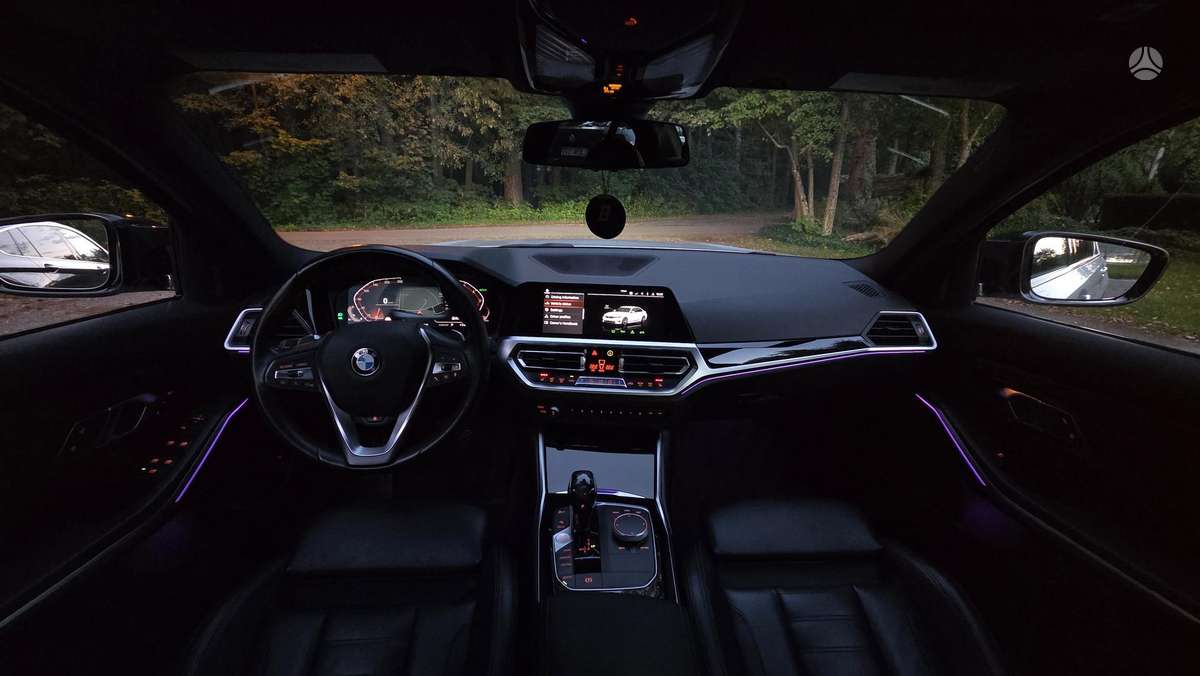 BMW 330, 2.0 l., Седан