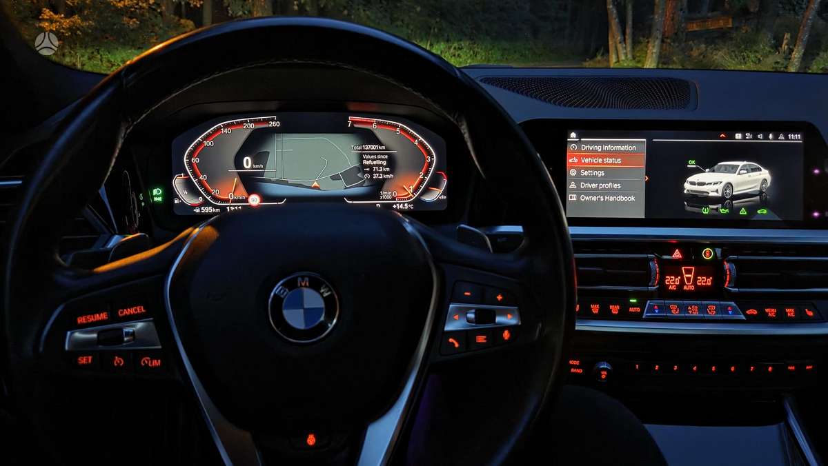 BMW 330, 2.0 l., Седан