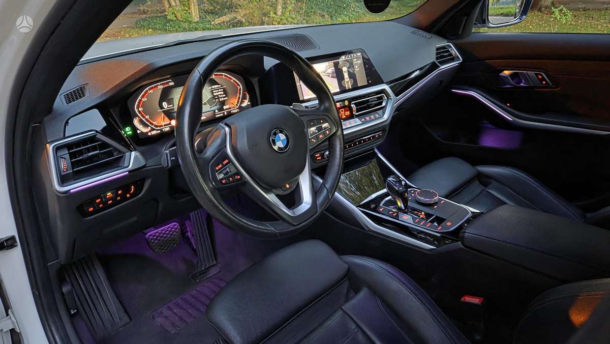 BMW 330, 2.0 l., Седан