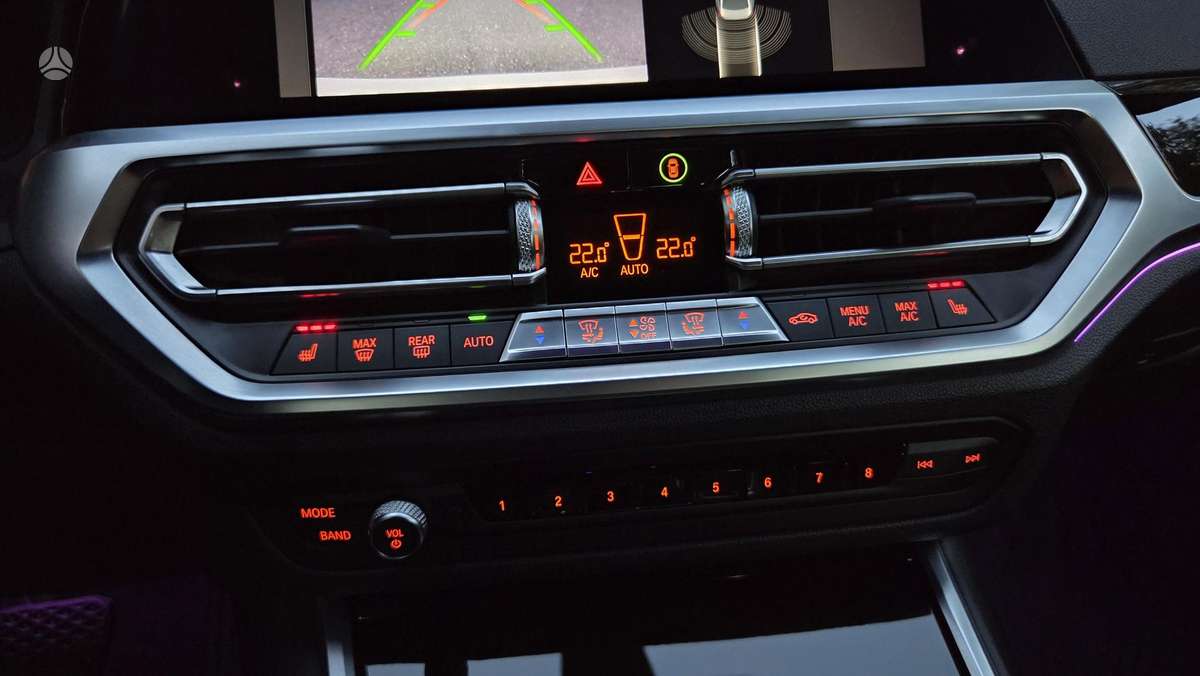 BMW 330, 2.0 l., Седан