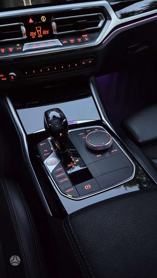 BMW 330, 2.0 l., Седан