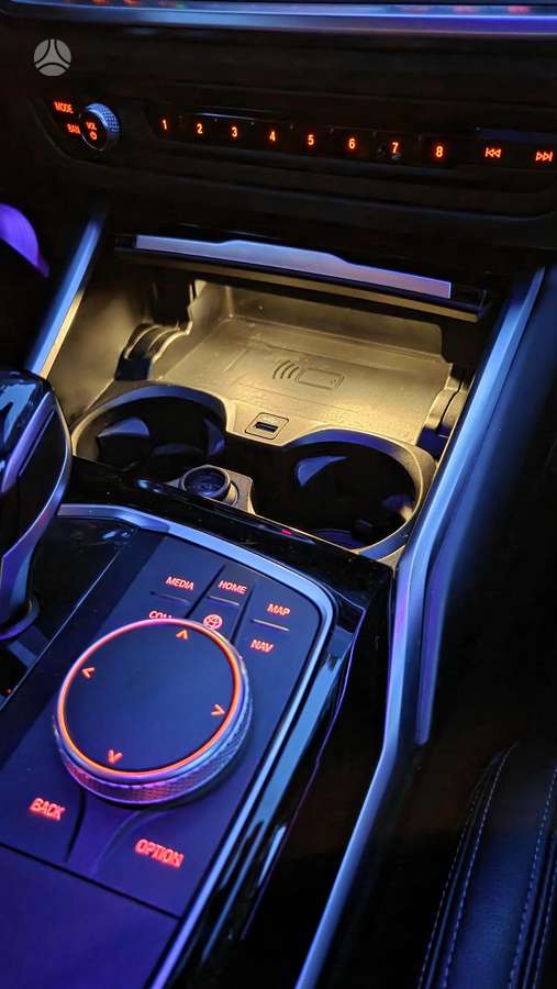 BMW 330, 2.0 l., Седан