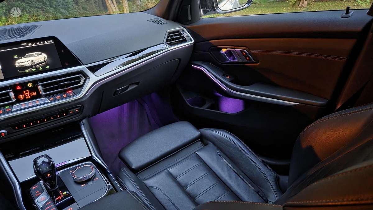 BMW 330, 2.0 l., Седан