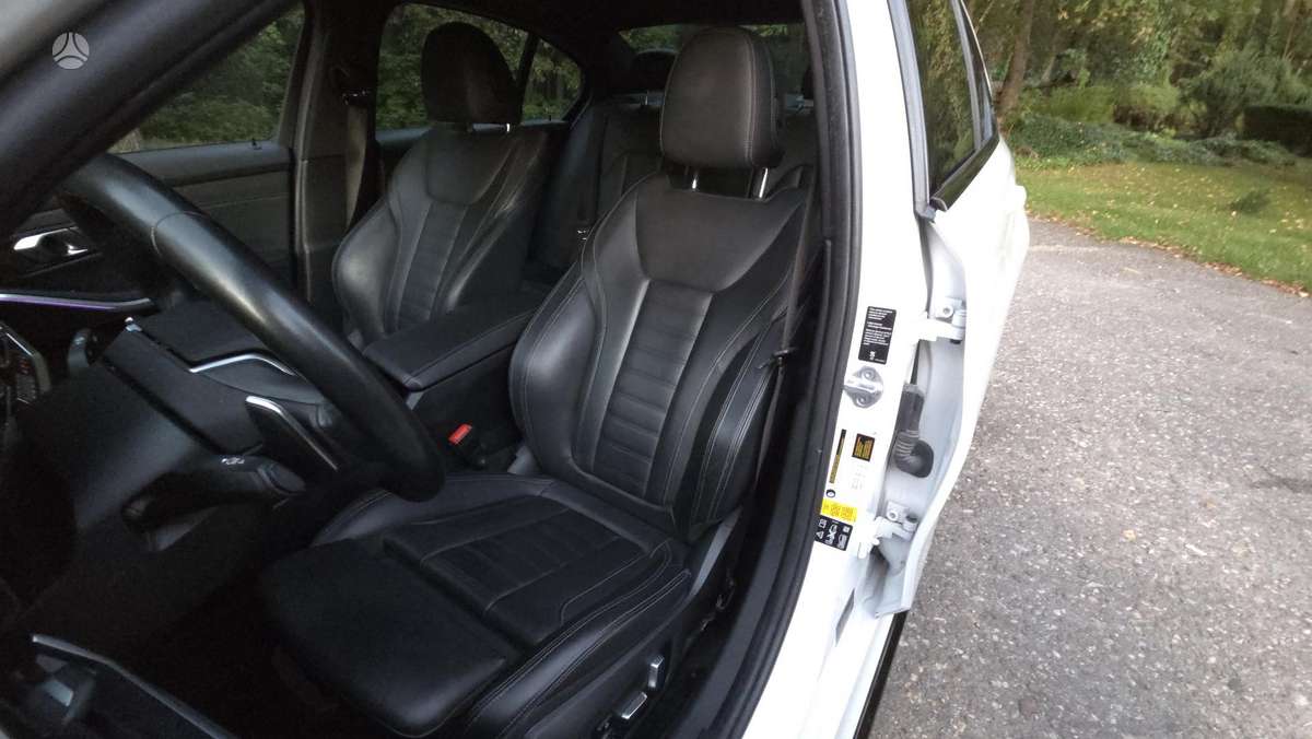 BMW 330, 2.0 l., Седан