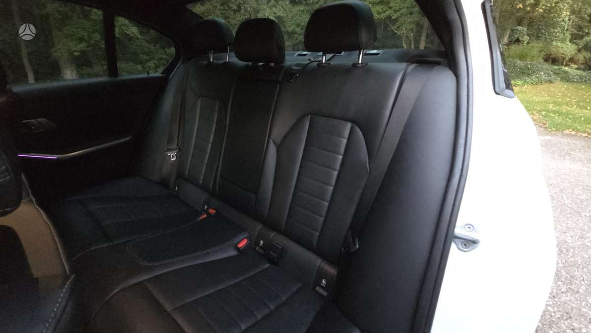 BMW 330, 2.0 l., Седан