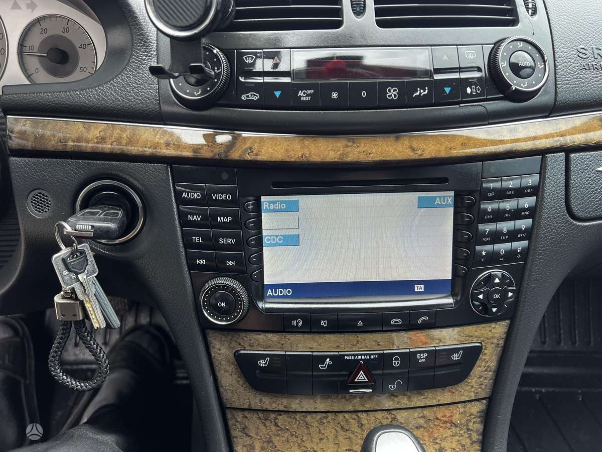 Mercedes-Benz E220, 2.2 l., Седан