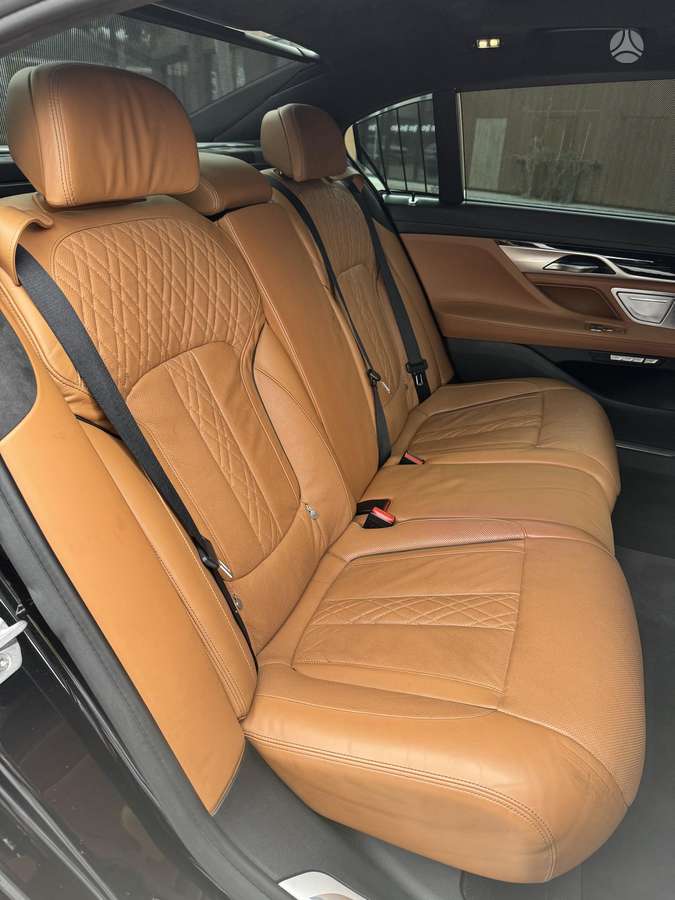 BMW 750, 4.4 l., Седан