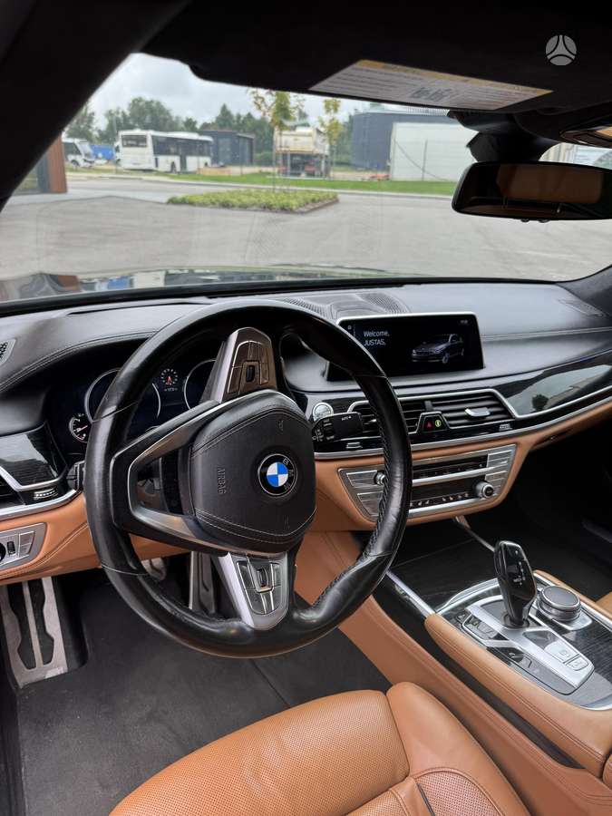 BMW 750, 4.4 l., Седан