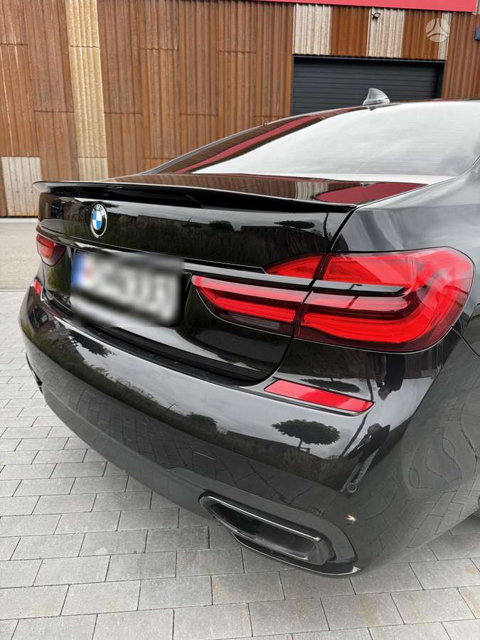 BMW 750, 4.4 l., Седан