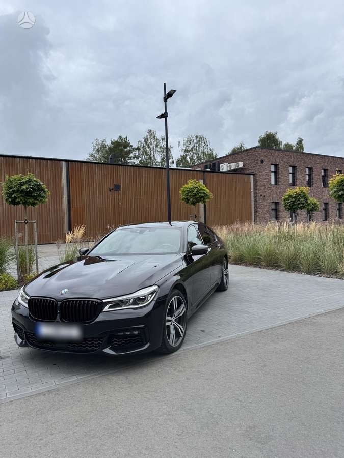 BMW 750, 4.4 l., Седан