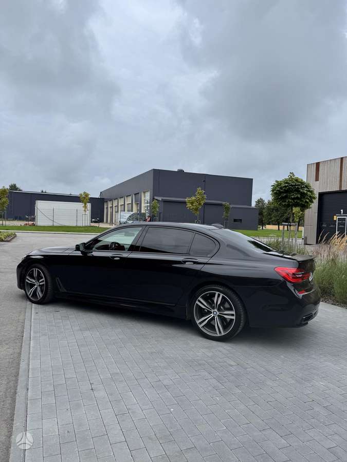 BMW 750, 4.4 l., Седан