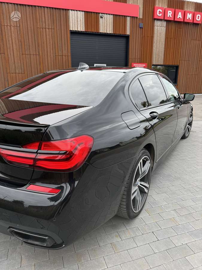 BMW 750, 4.4 l., Седан