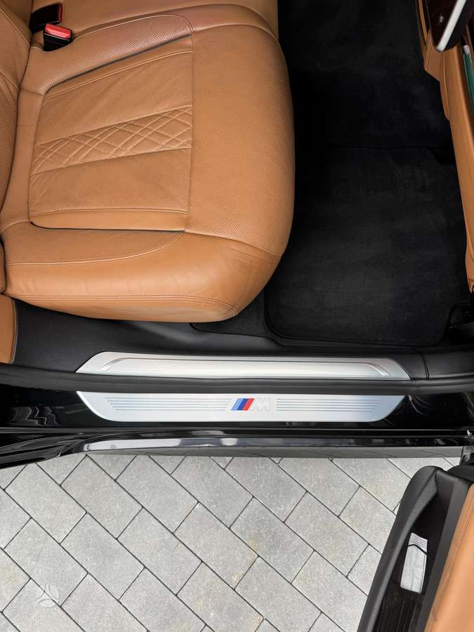 BMW 750, 4.4 l., Седан