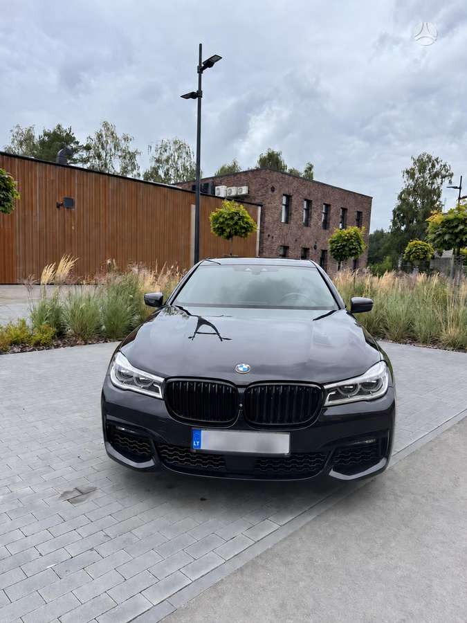 BMW 750, 4.4 l., Седан